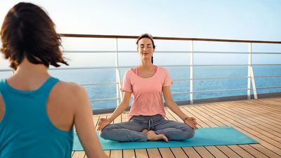 Yoga an Deck auf der AIDAbella