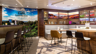 Café Bar auf der Mein Schiff 6